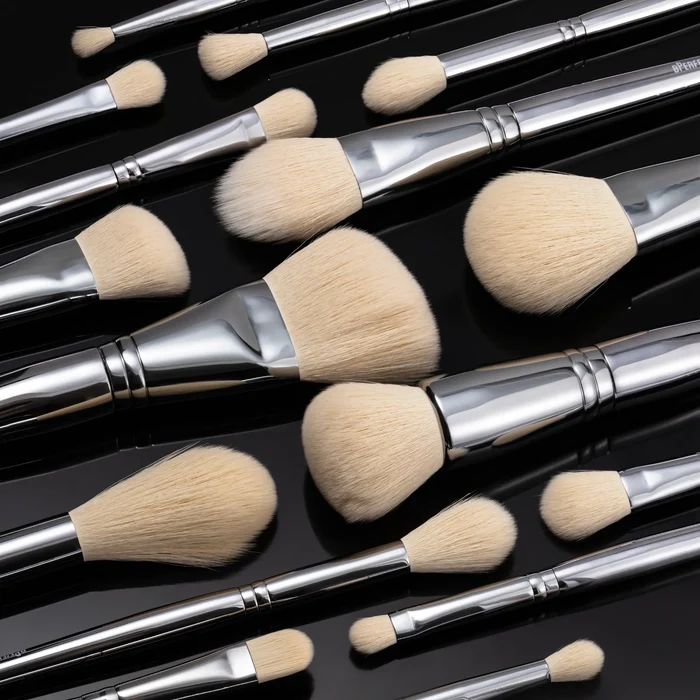 The Collective Edit – Essentials 16 Piece Brush Set – Profesionálna 16-dielna sada štetcov na make-up – foto 2